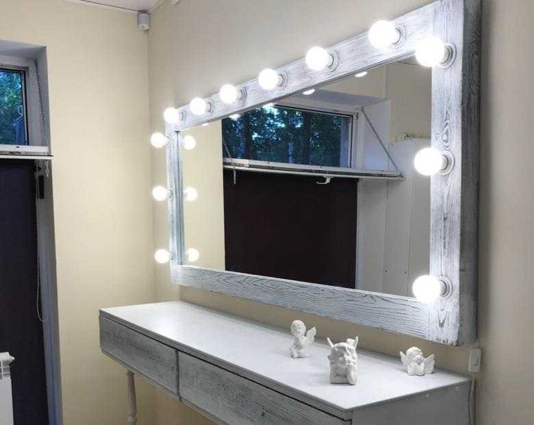 Разновидности зеркал с лампочками, причины популярности у женщин 9 - ДиванеТТо