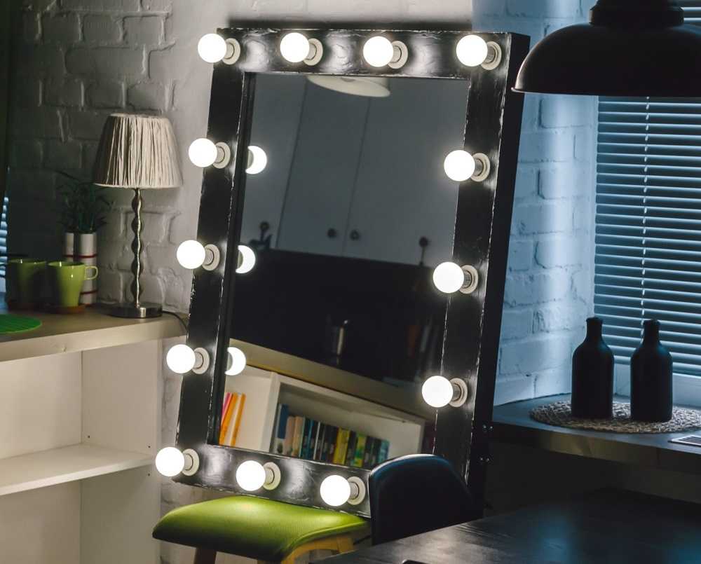 Разновидности зеркал с лампочками, причины популярности у женщин 13 - ДиванеТТо