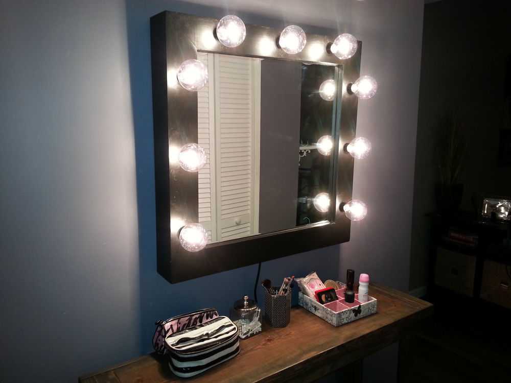 Разновидности зеркал с лампочками, причины популярности у женщин 73 - ДиванеТТо