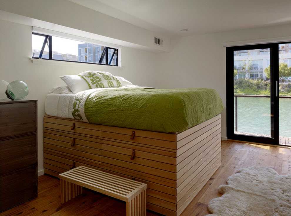 Кровати с ящиками для хранения в интерьере комнат