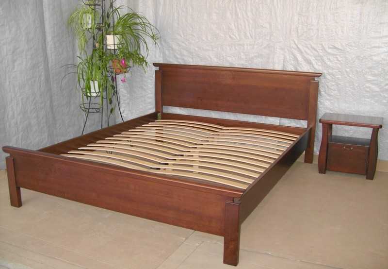 Кровать из сосны и ольхи