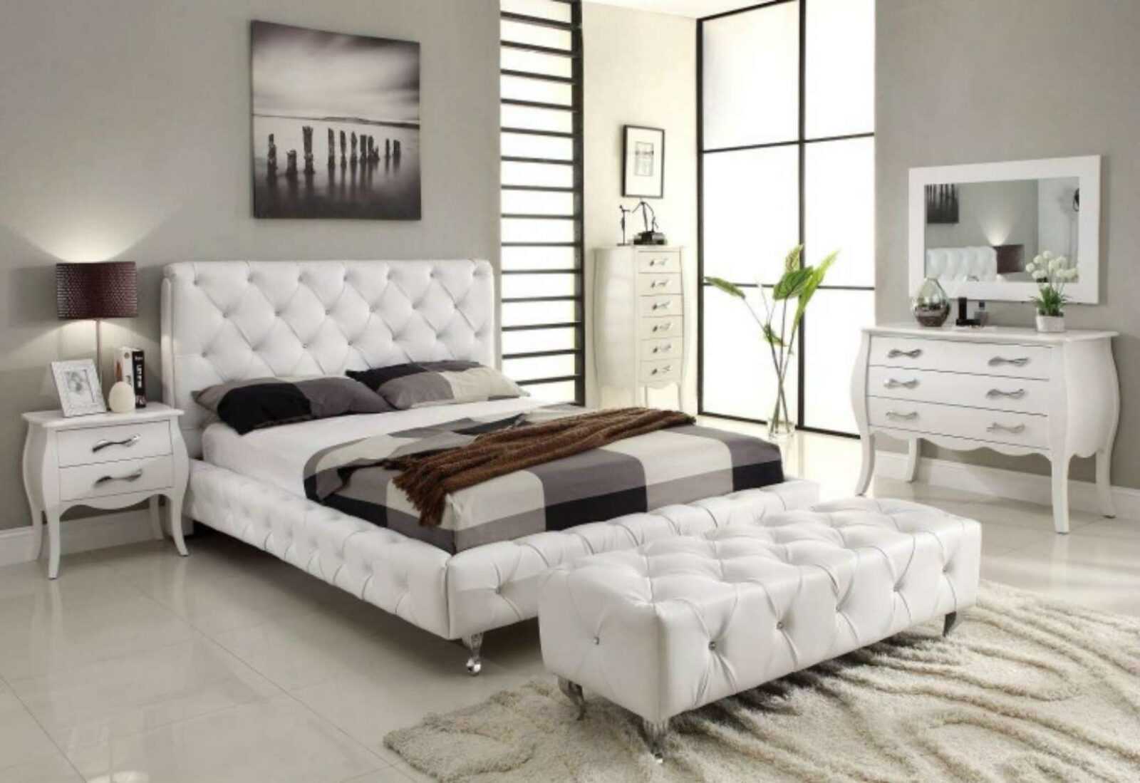 Классическая спальня с белой мебелью