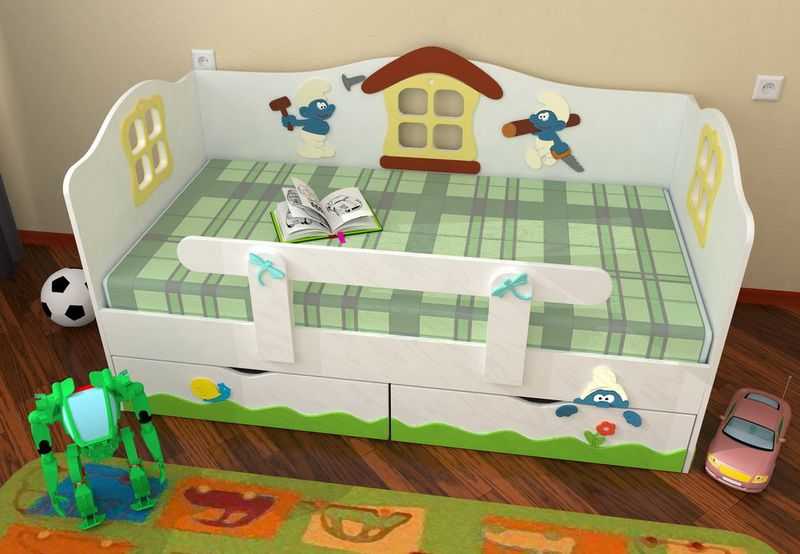 Детская кровать из массива с бортиками
