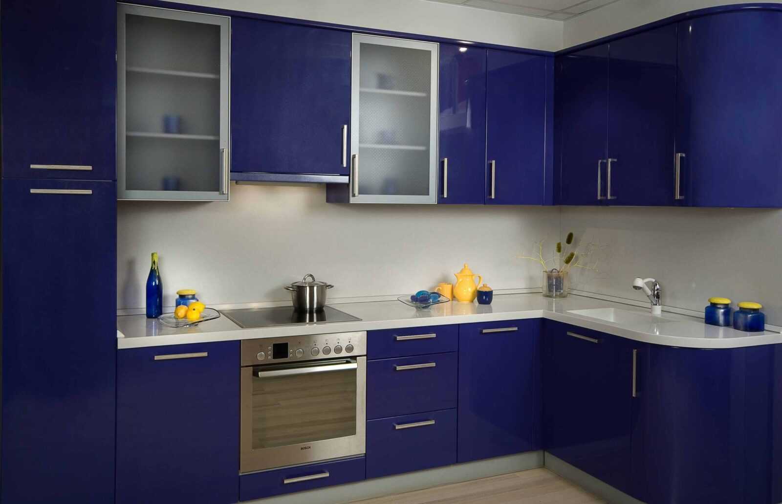 Синие гарнитуры корпусной мебели для кухни