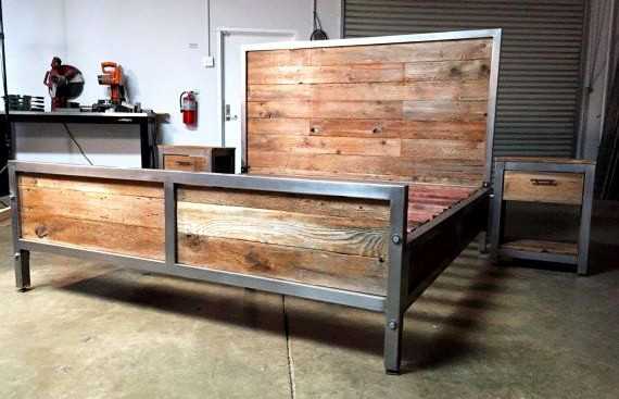 Длинное изголовье кровати на основе дерева и металла
