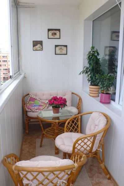 Плетеная мебель для балкона со столиком