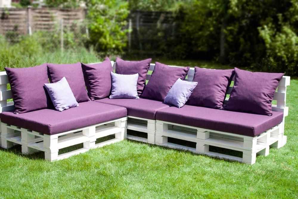 Фиолетовая мебель из поддонов