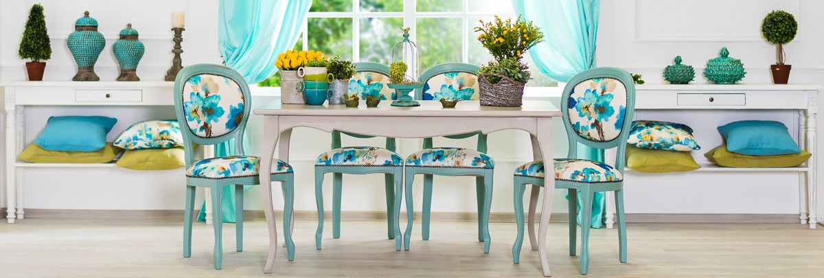 Обеденные столы голубого цвета