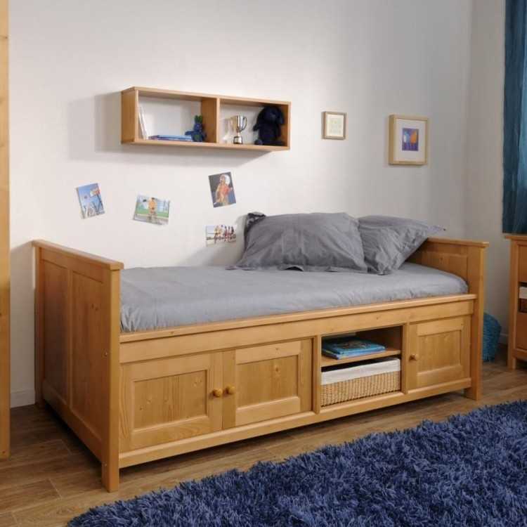 Деревянные предметы мебели для обустройства спальни