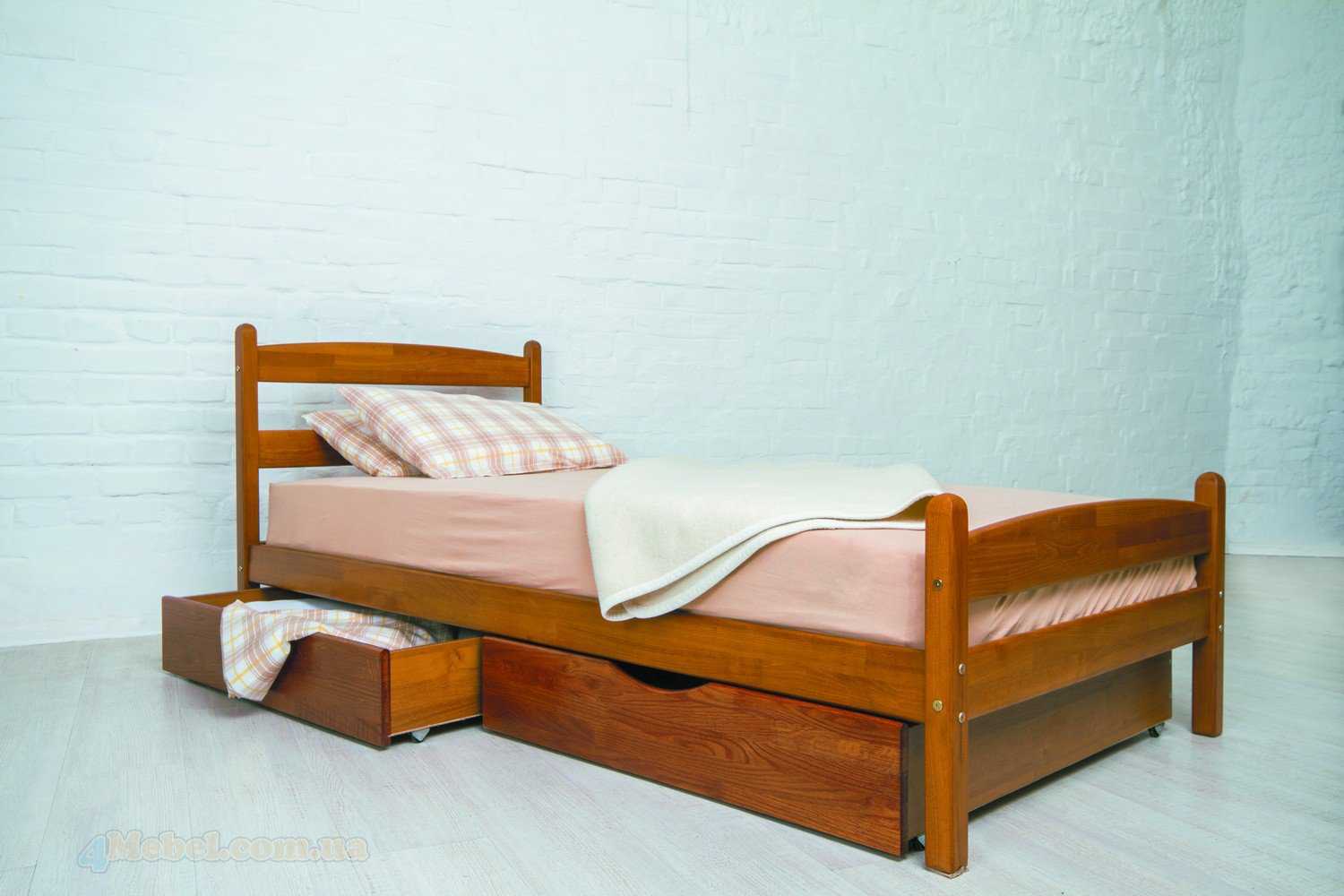 Деревянная практичная кровать для одного человека