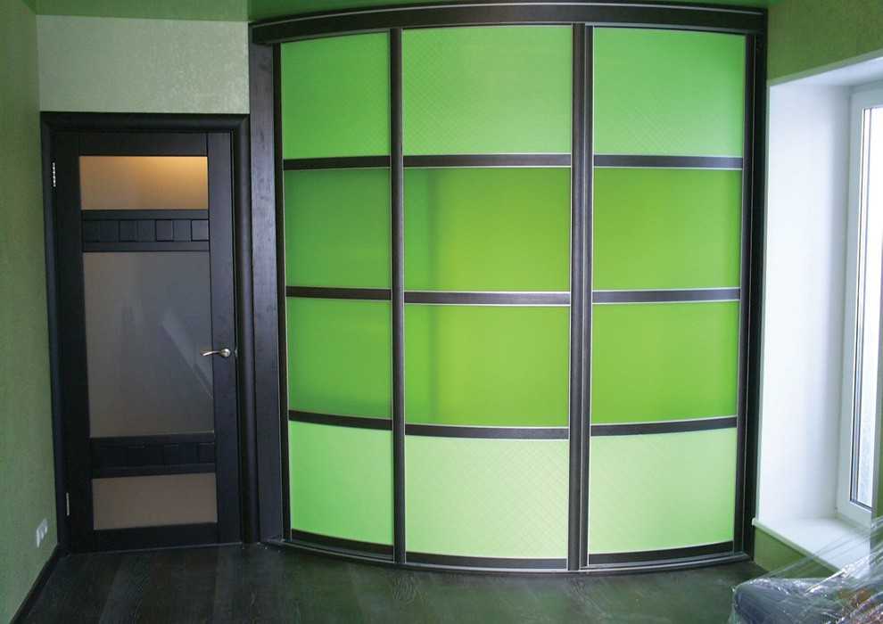 Зеленый шкаф