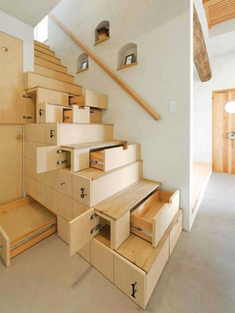 Лестница с ящиками