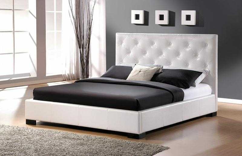Белая кровать для спальни