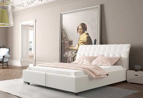Белая лакированная кровать с мягкими основаниями