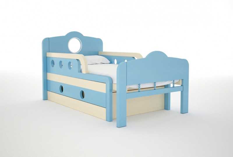 Голубая детская кроватка