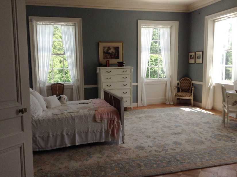 Как выглядит мебель в спальню в классическом стиле